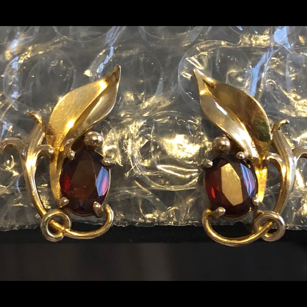 Gorgeous 14k and amethyst screw back earrings